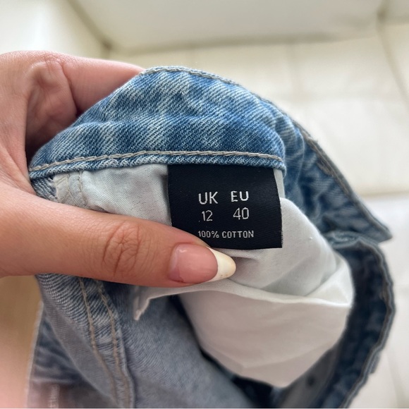 Pretty Little Thing Distressed boyfriend jeans size 8 or L - Picture 6 of 6